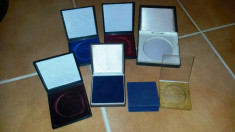 7 casete pentru medalii, carton panzat &amp;amp; plastic, plusate, diverse diametre foto
