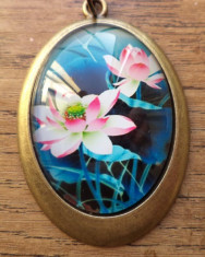 Pandantiv bronz cu cabochon lotus foto