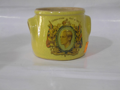 Mic vas vintage decorativ din ceramica Anglia - Edward VII ! foto