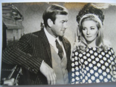 Film/Cinema - Carte postala actori Daniela Bianchi si Ken Clark foto