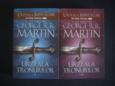 GEORGE R. R. MARTIN - URZEALA TRONURILOR 2 volume foto