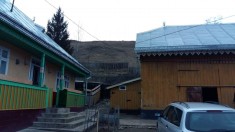 Vand gospodarie in comuna Stroiesti, sat Zaharesti, Suceava foto