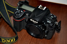 Nikon Body D300 + obiectiv zoom 18 105 VR foto