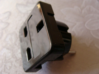 European Travel Adapter Plug (3 pin to 2 pin) - Adaptor priza de calatorie foto