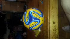 Minge de fotbal adidas brazuca foto