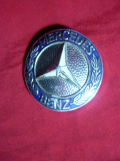 Emblema Mercedes Benz , metal si email ,d= 4,7 cm ,numerotata foto