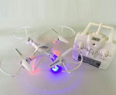 Drona quadcopter cu telecomanda foto