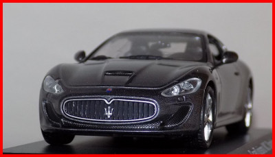 2009 - MASERATI GRANTURISMO MC STRADALE (scara 1/43) WHITE BOX foto