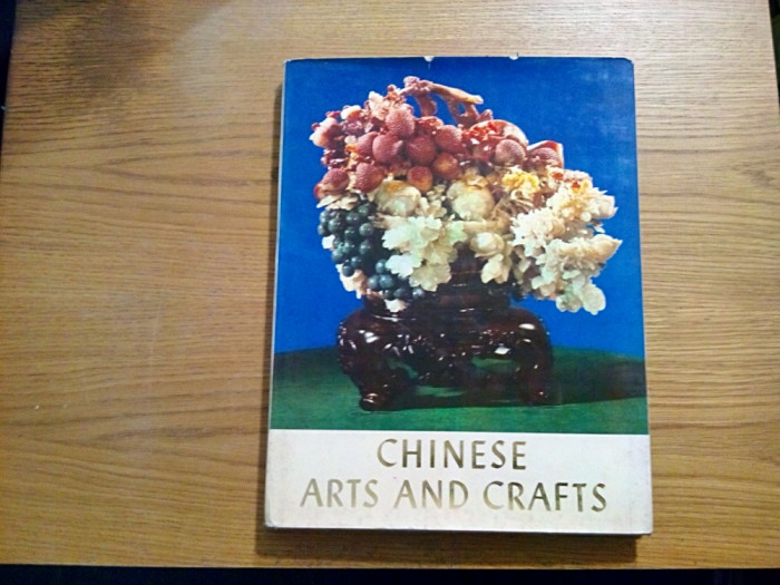CHINESE ARTS AND CRAFTS - Peking, 1973, Album cu 222 fotografii color
