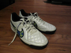 Adidasi Fotbal Nike Tiempo foto