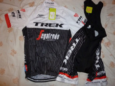 echipament ciclism complet Trek Segafredo 2016 set pantaloni tricou foto