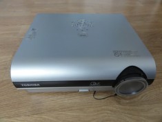 Videoproiector Toshiba TDP-S20 functional, lampa schimbata,telecomanda foto