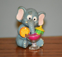 Figurina surpriza ou kinder elefant/ elefantel cu cocktail, FERRERO, 3.5cm foto