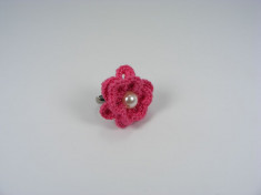Inel floare roz cu perla alba de dama crosetat manual Buticcochet foto