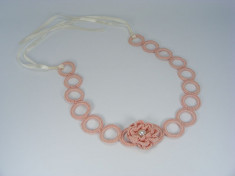 Colier roz pal cu floare si perla alba de dama crosetat manual Buticcochet foto