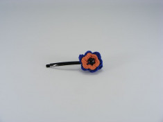 Agrafa de par cu floare albastru si portocaliu de dama crosetata manual Buticcochet foto