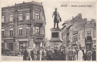 GALATI STATUIA LUI COSTACHE NEGRI ANIMATIE BANCA DE SCONT MASINA EPOCA foto