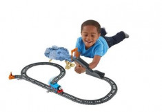 Jucarie Thomas &amp;amp; Friends Trackmaster Motorized Railway Close Call Cliff Set foto
