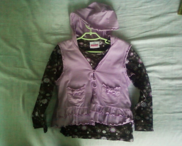 Set bluza cu vesta foto mare Set bluza cu vesta foto mare