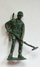 Figurina plastic, soldat, militar - anii &amp;#039;80 foto