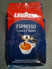 Cafea Lavazza crema e gusto boabe Italia foto