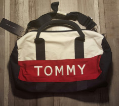 Geanta Tommy HIlfiger ideala sala foto