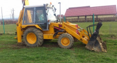 Buldoexcavator JCB foto