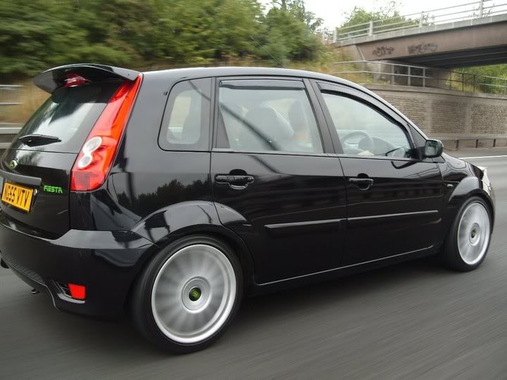 Ford Fiesta mk5 3 двери черная