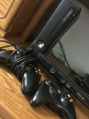 Xbox 360 Kinect + 2 controllere + 10 jocuri foto