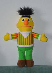 (M) Jucarie vintage Bert, personaj Sesame Street Hasbro, Muppets Show, 30cm foto