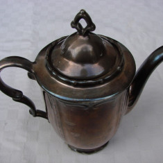 Frumos ceainic din portelan argintat, anii 1910