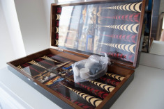Set joc table model Romania lemn lacuit puluri zaruri piese sah incluse foto