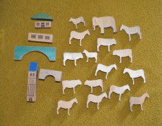 Lot jucarii figurine animale de lemn si cladiri, jucarii Waldorf, 4-9cm, decor, foto