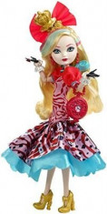 Papusa Ever After High Way Too Wonderland Apple White foto