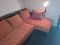 Canapea coltar extensibila, lada depozitare, venghe cu portocaliu, aproape noua foto