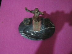 statueta din bronz cu placa de marmura superba inaltime 20 cm foto