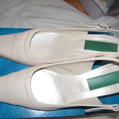 Pantofi de dama eleganti, piele, alb-crem, inaltime toc 6 cm., marime 36-37