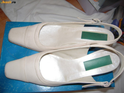Pantofi de dama eleganti, piele, alb-crem, inaltime toc 6 cm., marime 36-37 foto