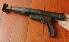 scule / unelte - pistol pneumatic de cuie din perioada comunista anii 70-80 !!! foto