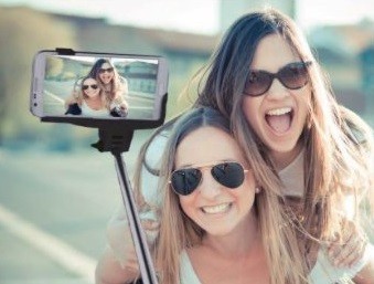 Selfie Wireless Monopod Manta MA421 (maner telescopic) universal, conexiune bluetooth negru foto mare Selfie Wireless Monopod Manta MA421 (maner telescopic) universal, conexiune bluetooth negru foto mare