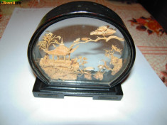 Sculptura in miniatura, material pasla, cutie din lemn 9X9 cm, motiv chinezesc foto