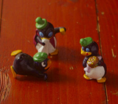 lot 3 bucati - Jucarii / figurine pinguin - Ferrero 1995 / surprize ou Kinder ! foto