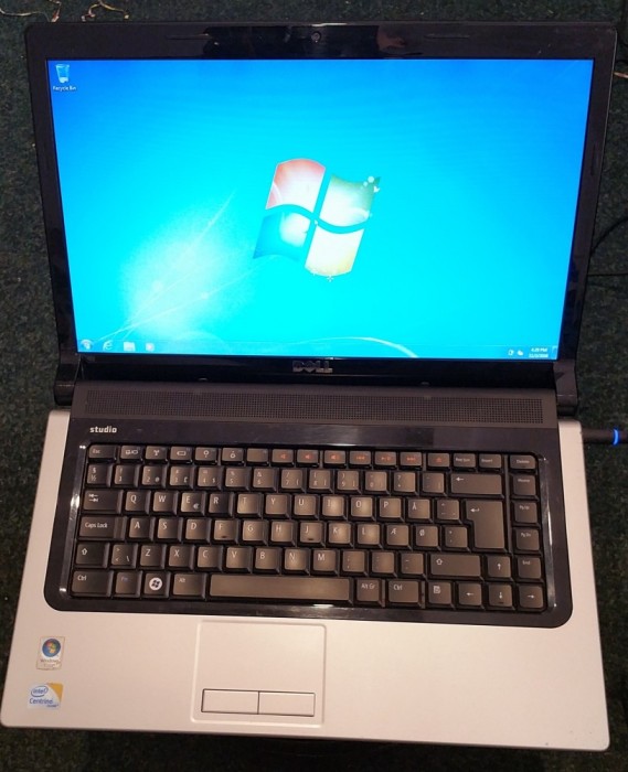 Laptop Dell Vostro 1555 15.6" LED Intel Core 2 Duo 2 GHz, HDD 80 GB,4 GB RAM foto mare Laptop Dell Vostro 1555 15.6" LED Intel Core 2 Duo 2 GHz, HDD 80 GB,4 GB RAM foto mare