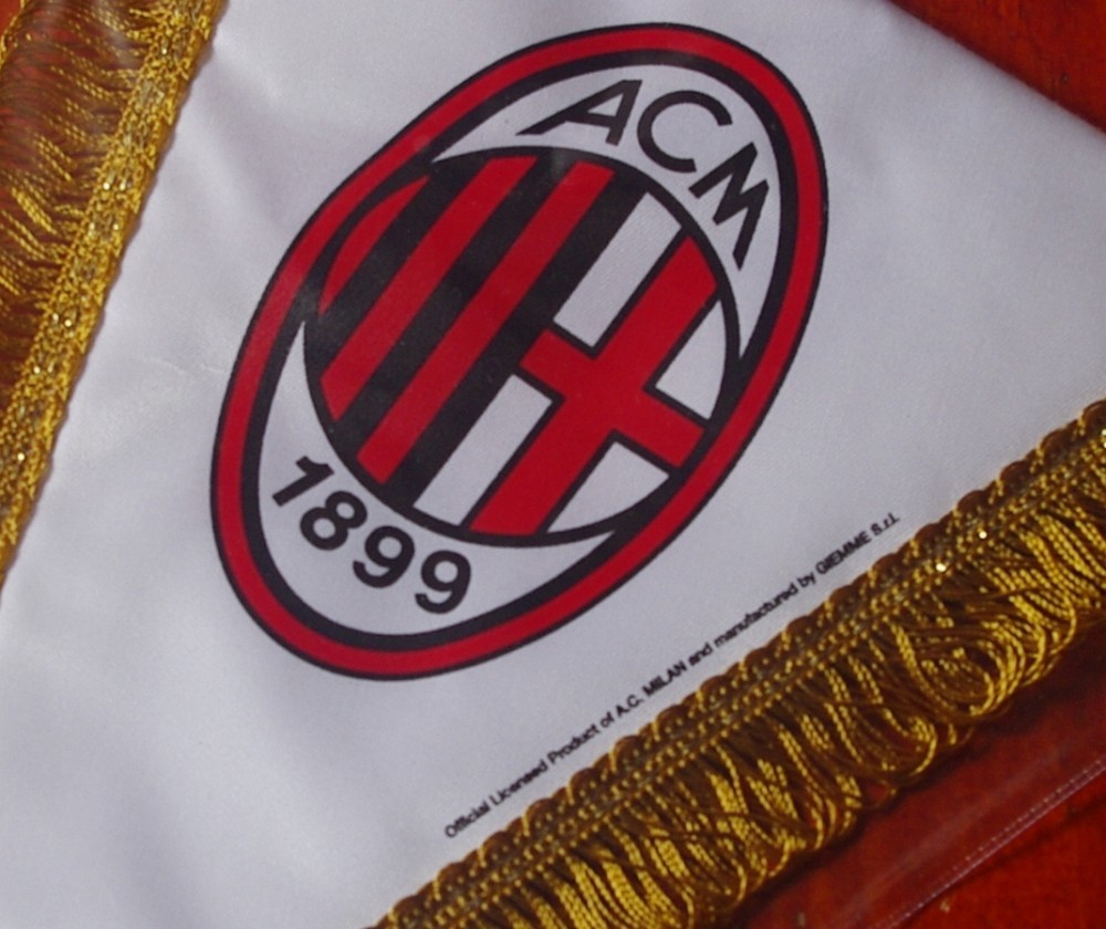 Fanion AC Milan Italie - Taille Moyenne - Supporter Rossoneri - Origine France
