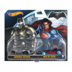 Set Masinute Mattel Hw Batman Vs Superman Car 2 P Djp09 foto