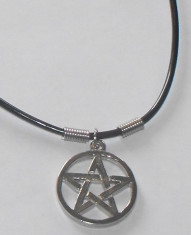 Medalion/pandativ/colier pentagrama Wicca mica ,snur inclus foto