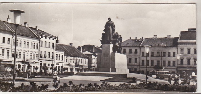 bnk cp Arad - Statuia eroilor din piata Avram Iancu - circulata