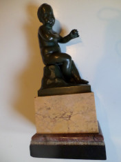 statueta bronz pe pstament din marmura foto