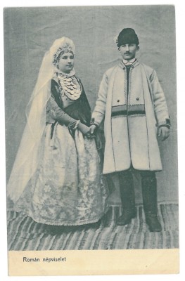 3630 - ETHNIC Family from Ardeal, Romania - old postcard - unused foto
