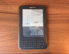 Kindle 3 (3G) cu ecran defect foto